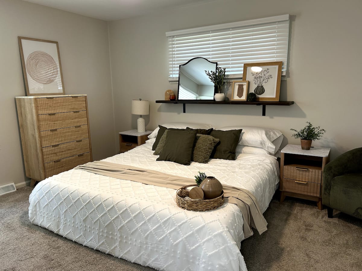 Welcoming 5 Bdrm 3K/2Q Home 30 Day — sleeps 10