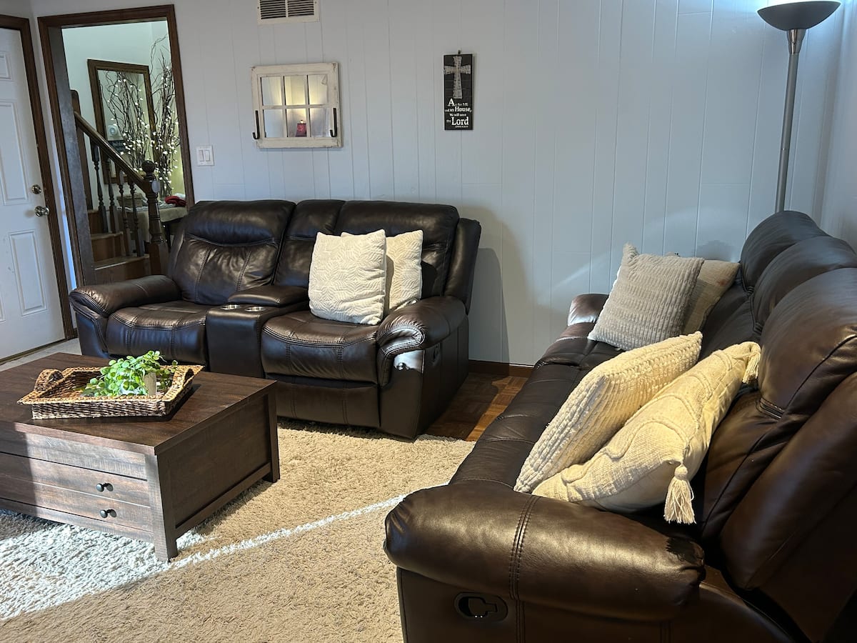 The Warm Welcome Stay — sleeps 11