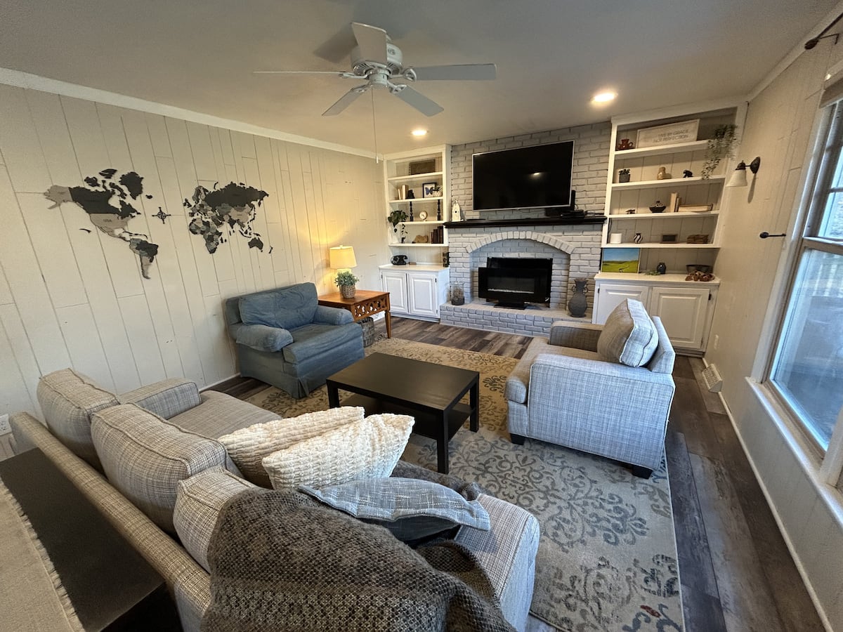 Hearth & Willow Farmhouse — sleeps 13