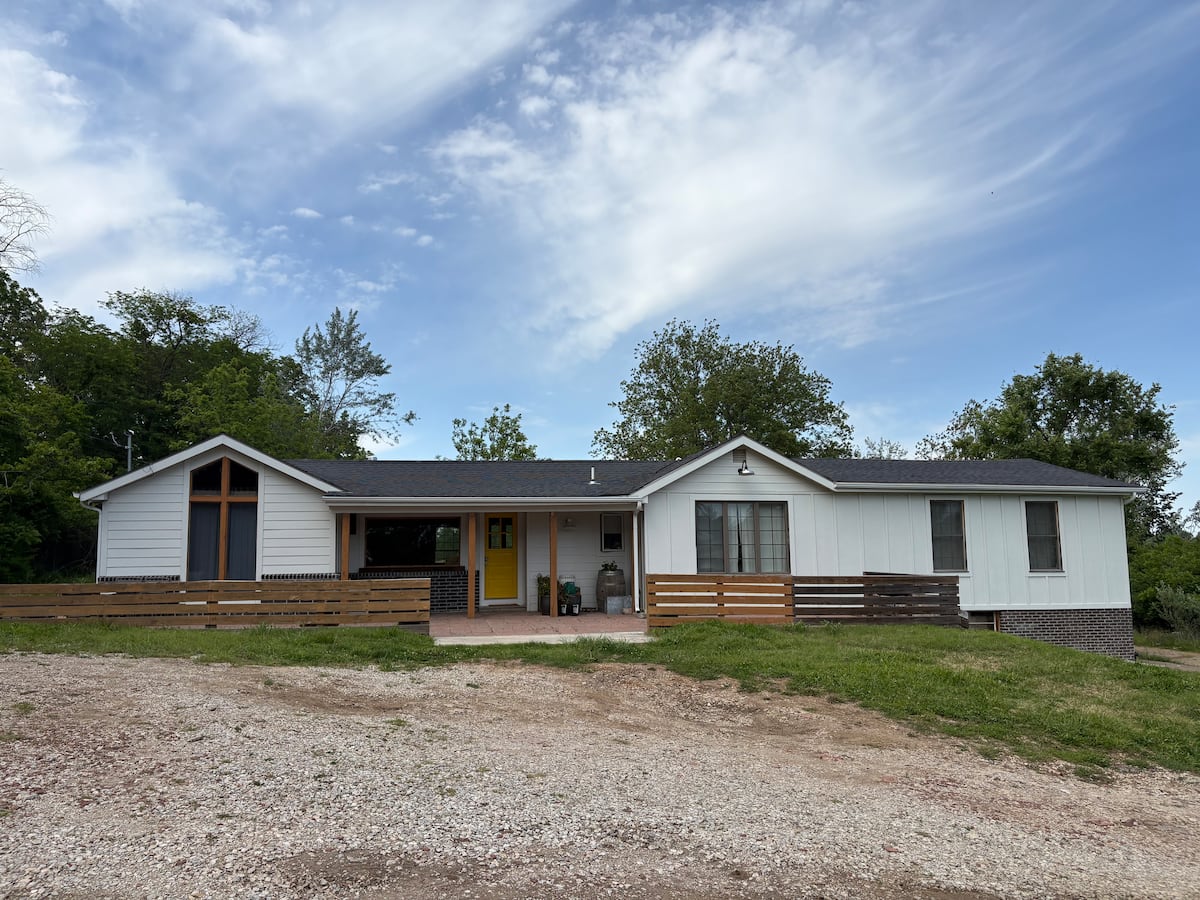 Hilltop Haven Cedar Escape — sleeps 10, 2 King