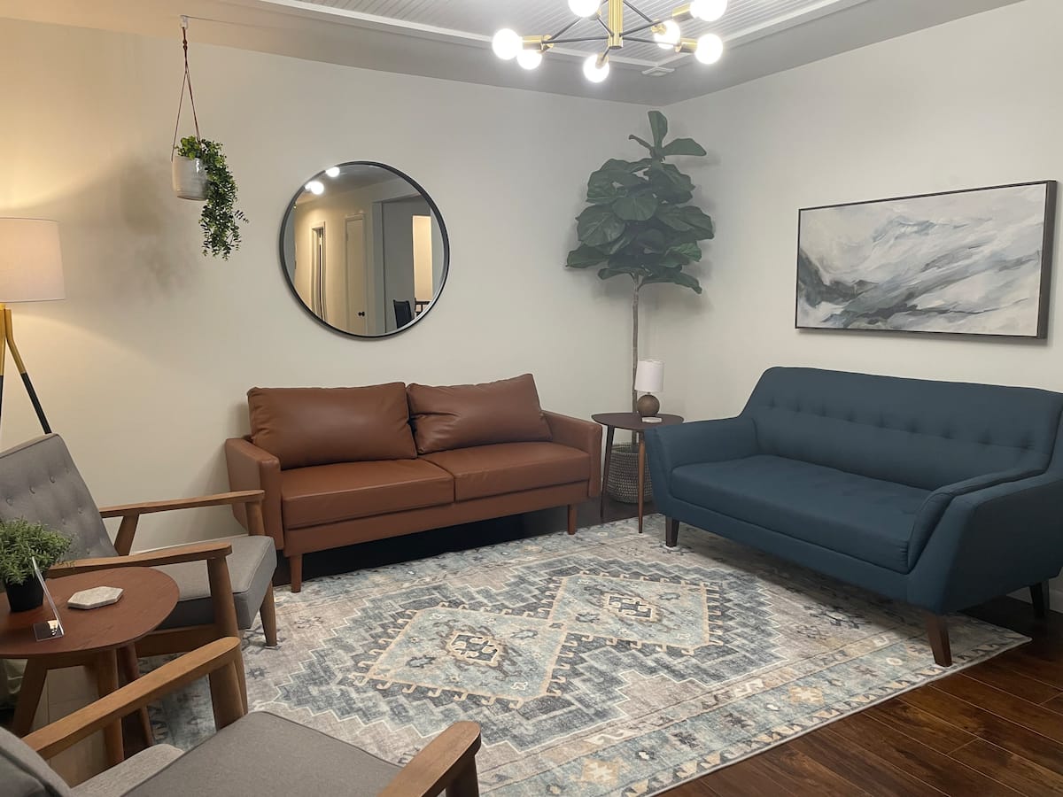 The Hideaway — KC Getaway, 7 Beds / sleeps 14