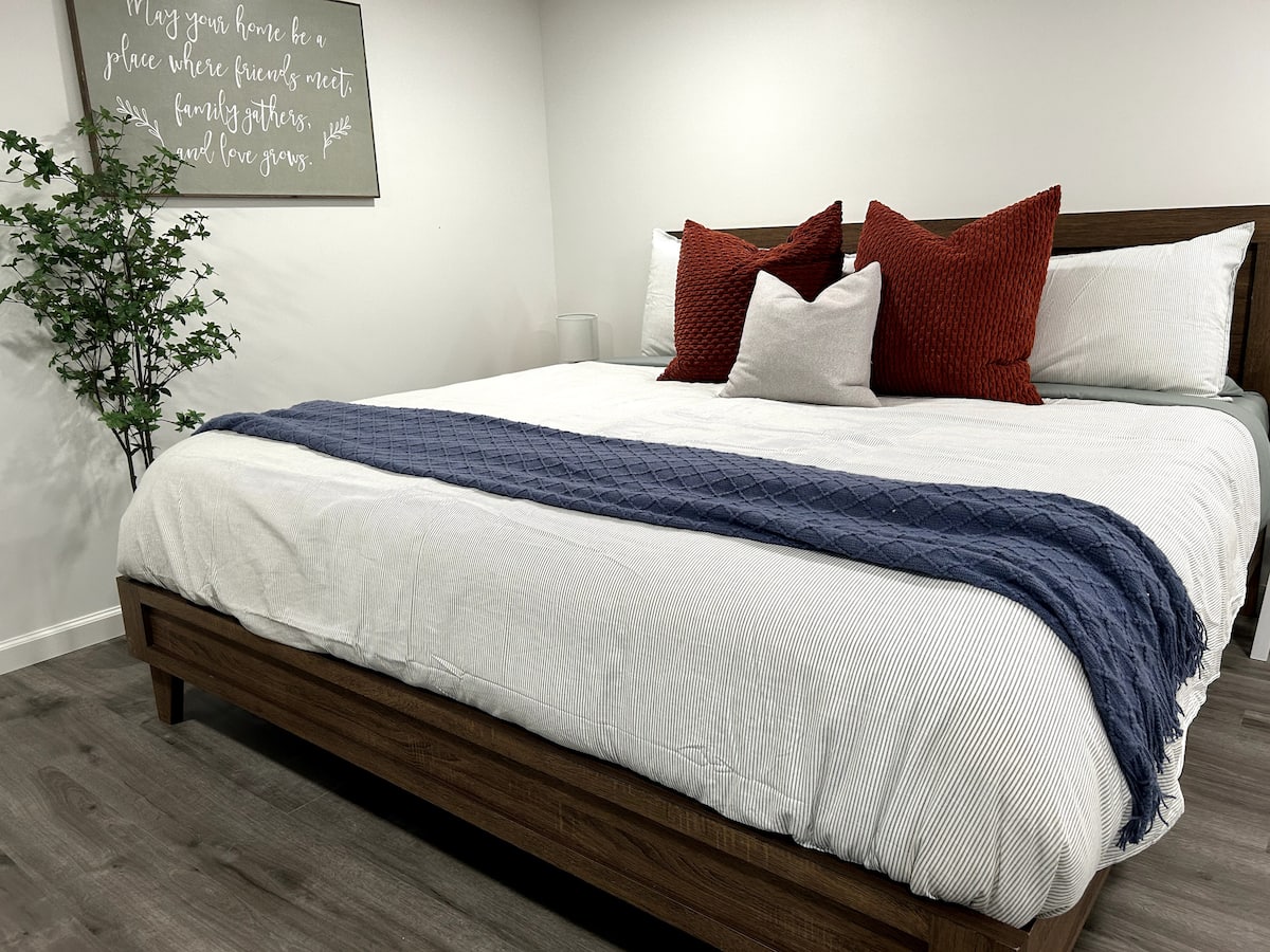 Centrally Located Private Bsmt APT — 1K, 1Q + Office