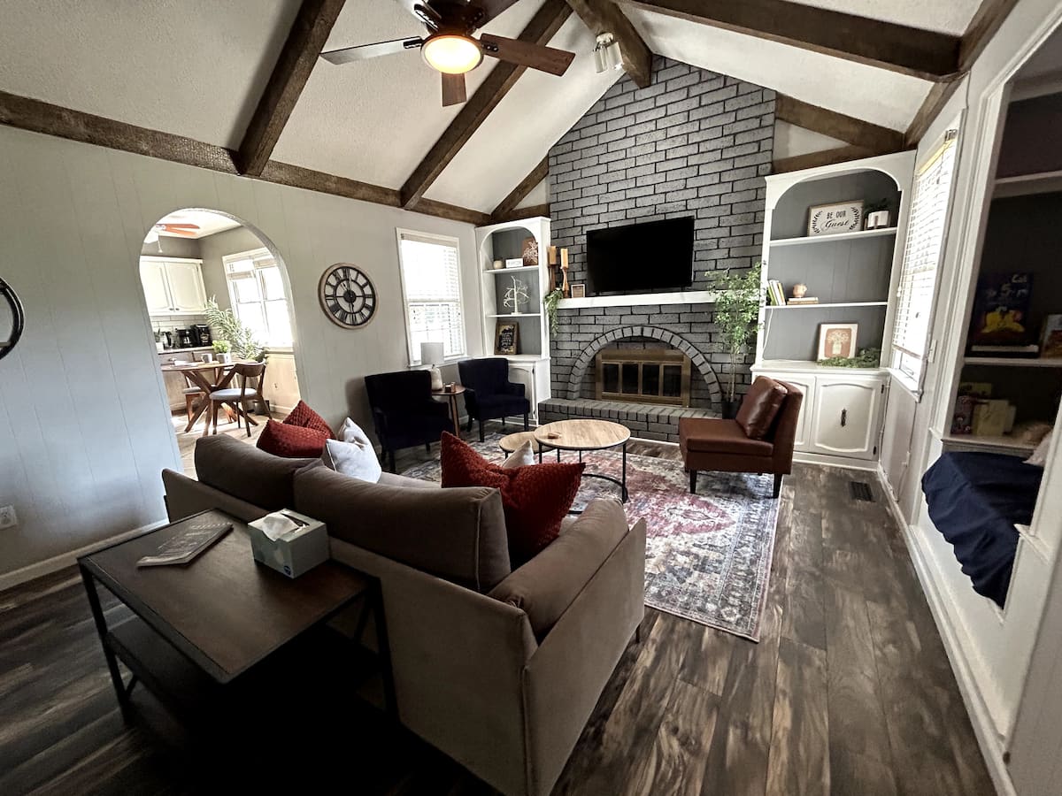 Centrally Located — 3 King, Dedicated Office + Apt
